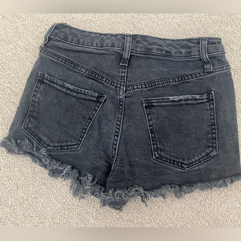 Black Short Ripped - Picture 2 of 2